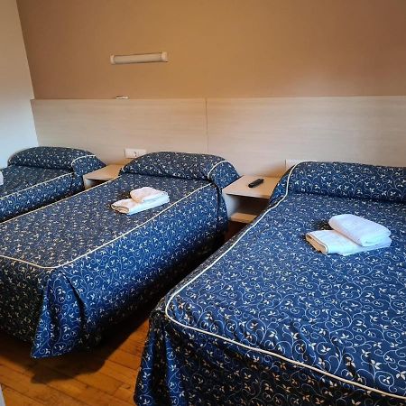 Pension La Principal Torrelavega Ruang foto