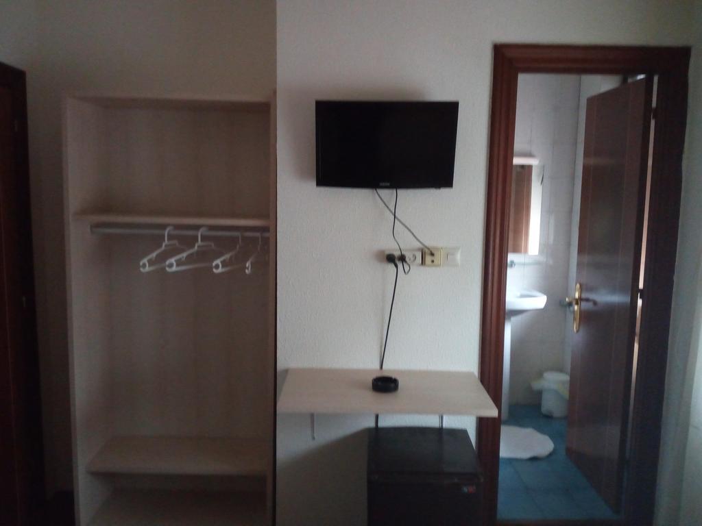 Pension La Principal Torrelavega Bagian luar foto