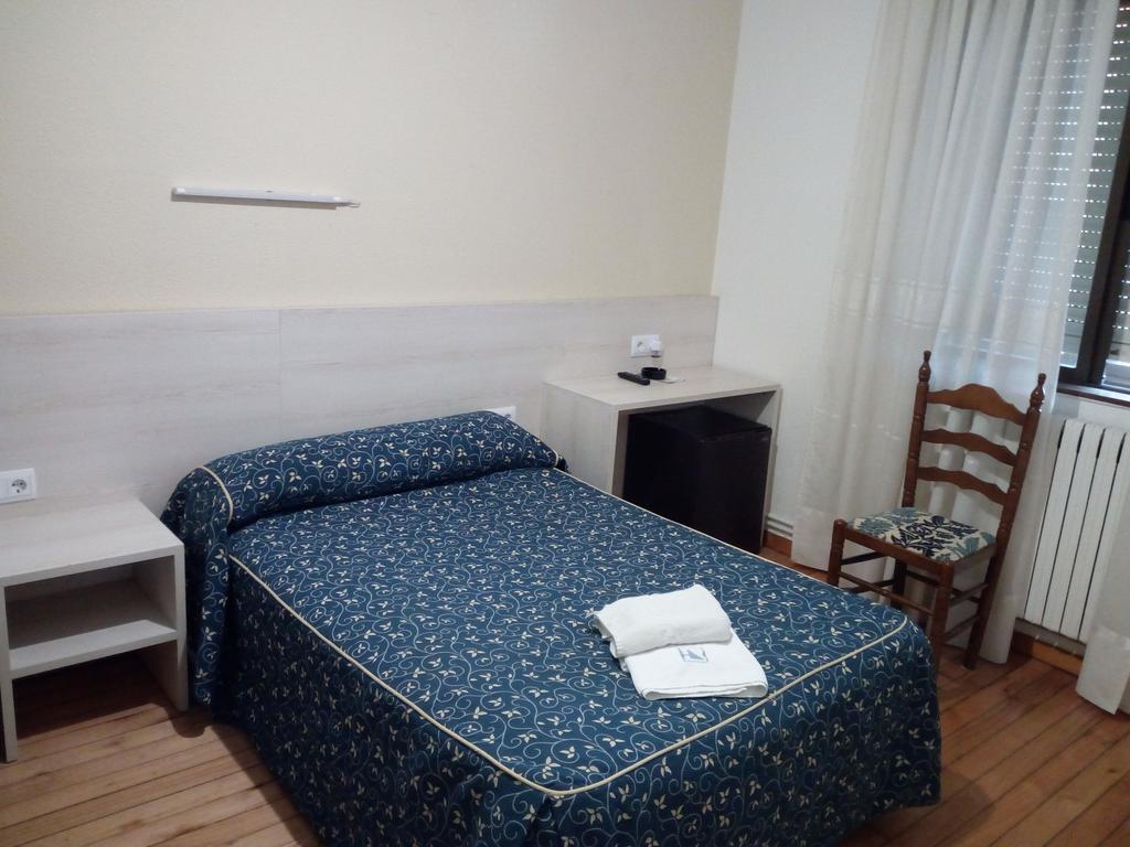 Pension La Principal Torrelavega Bagian luar foto