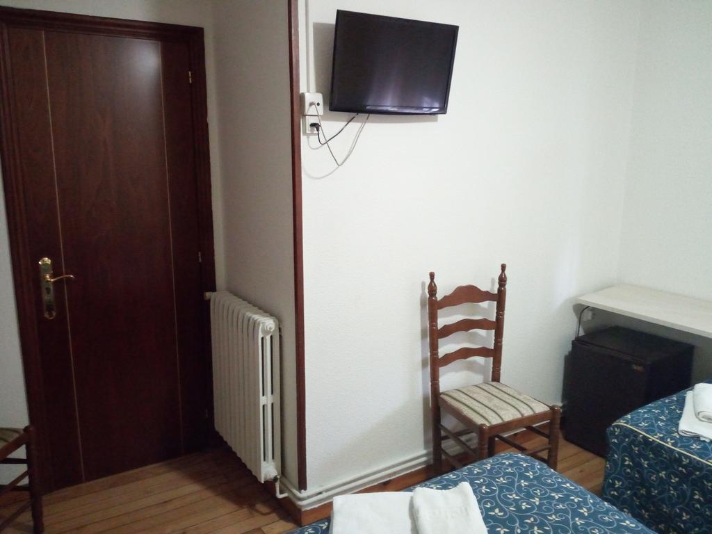 Pension La Principal Torrelavega Bagian luar foto