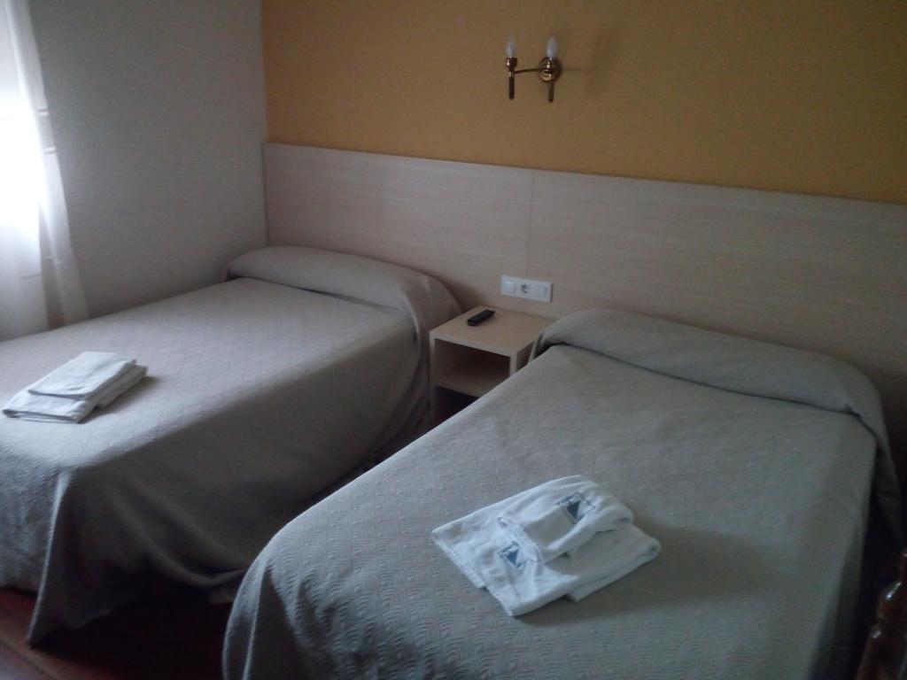 Pension La Principal Torrelavega Bagian luar foto